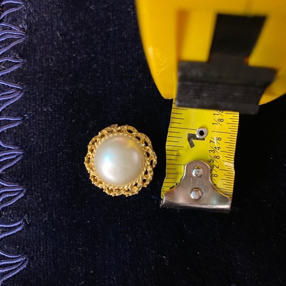 Vintage Marvella clip on earrings - Picture 2 of 5